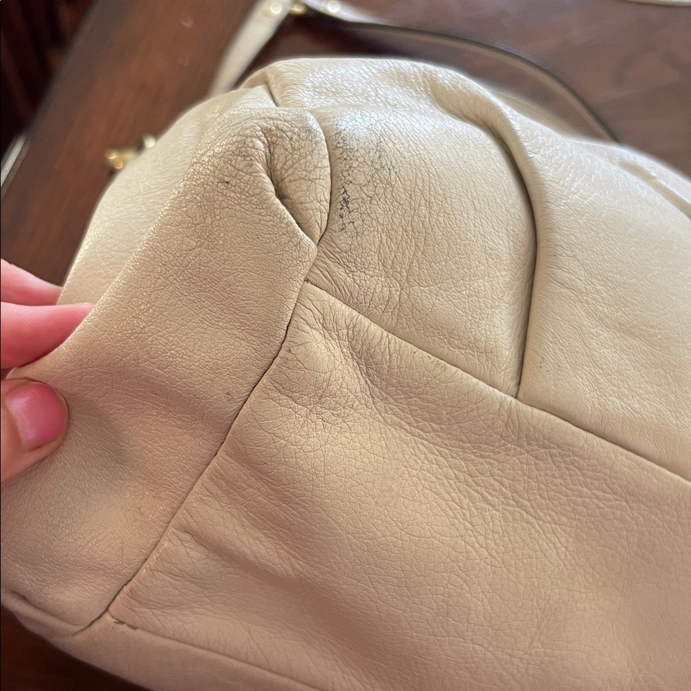 Coach Off White Leather Madison Leather Carrie Handbag - Picture 9 of 17